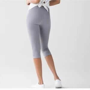 Lululemon Flow & Go Cropp Gray Seamless High-Rise Capri Leggings Size 6